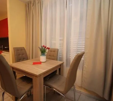 Ara-ara Apartment *