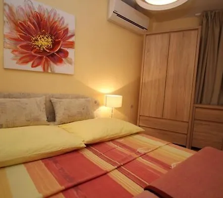 Ara-ara Apartment *