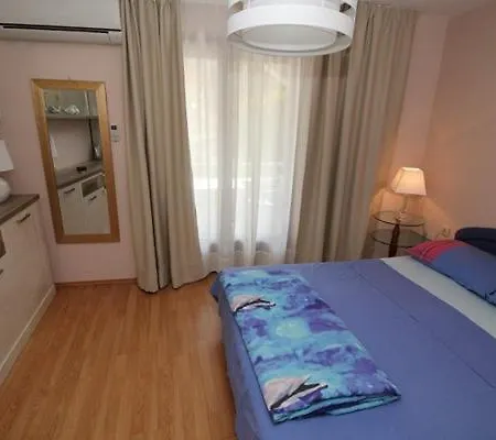 Ara-ara Apartment *
